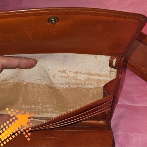 DOONEY & BOURKE VINTAGE ALL WEATHER PEBBLED LEATHER TRIFOLD WALLET - Picture 10 of 10